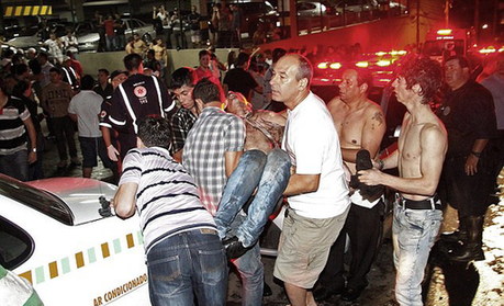 突发新闻：多米尼加共和国一家夜总会倒塌，导致至少12人死亡，屋顶坍塌砸向拥挤的舞池