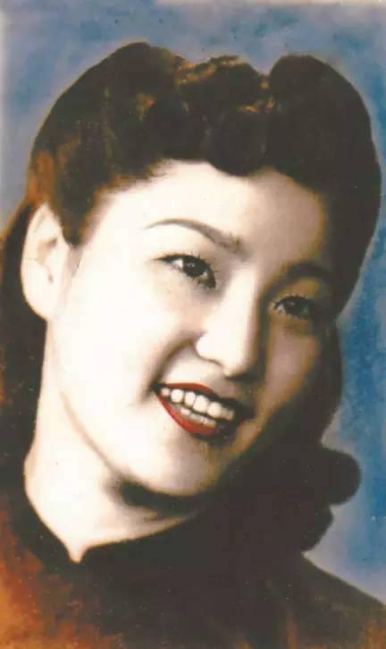 李·康威去世：乡村音乐偶像去世，朋友含泪向他致敬