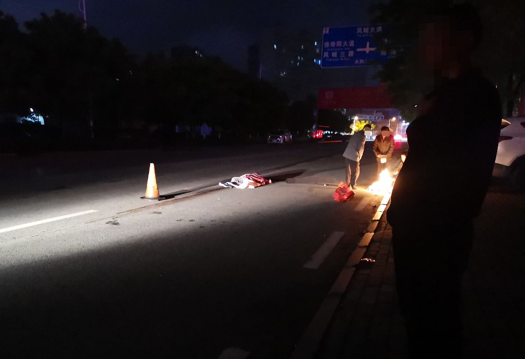 A14撞车事故：一人死亡，货车司机被捕，双车道被迫关闭