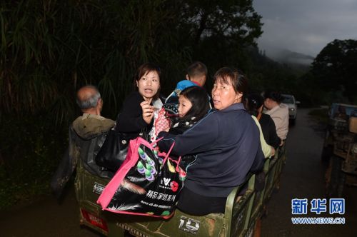 一架救护直升机在日本西南部坠毁，造成3人失踪