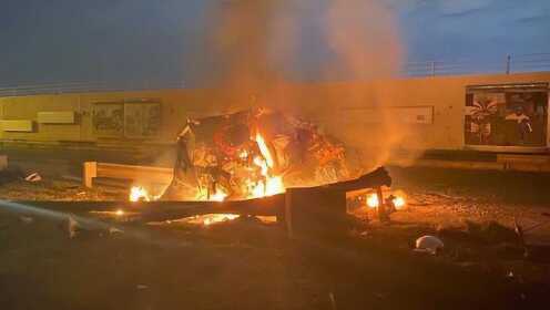 达格纳姆大火：废金属场大火产生的浓烟在伦敦天际线上翻滚数英里