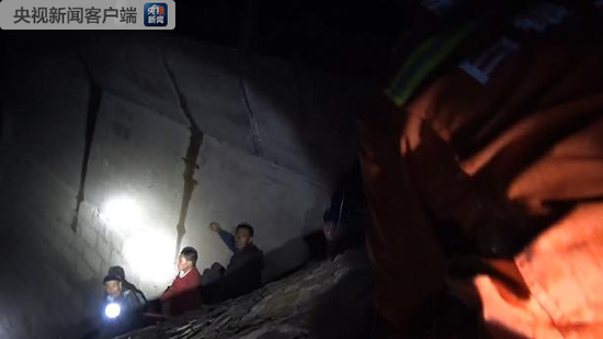 一架救护直升机在日本西南部坠毁，造成3人失踪