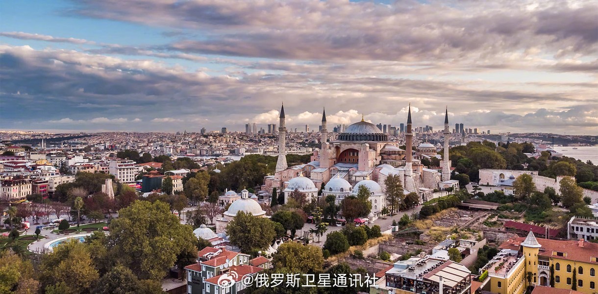 突发新闻：伊斯坦布尔地震：土耳其发生6.2级地震，建筑物晃动