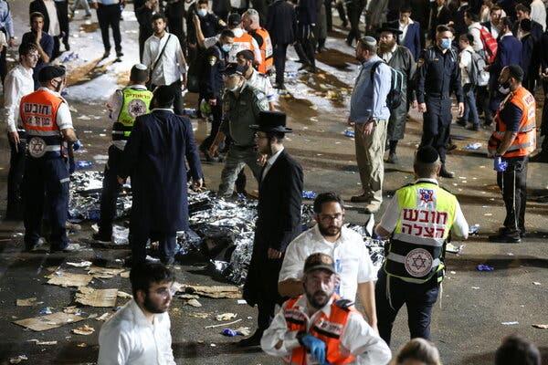 棒球冠军奥克塔维奥·多特尔俱乐部屋顶倒塌，44人死亡