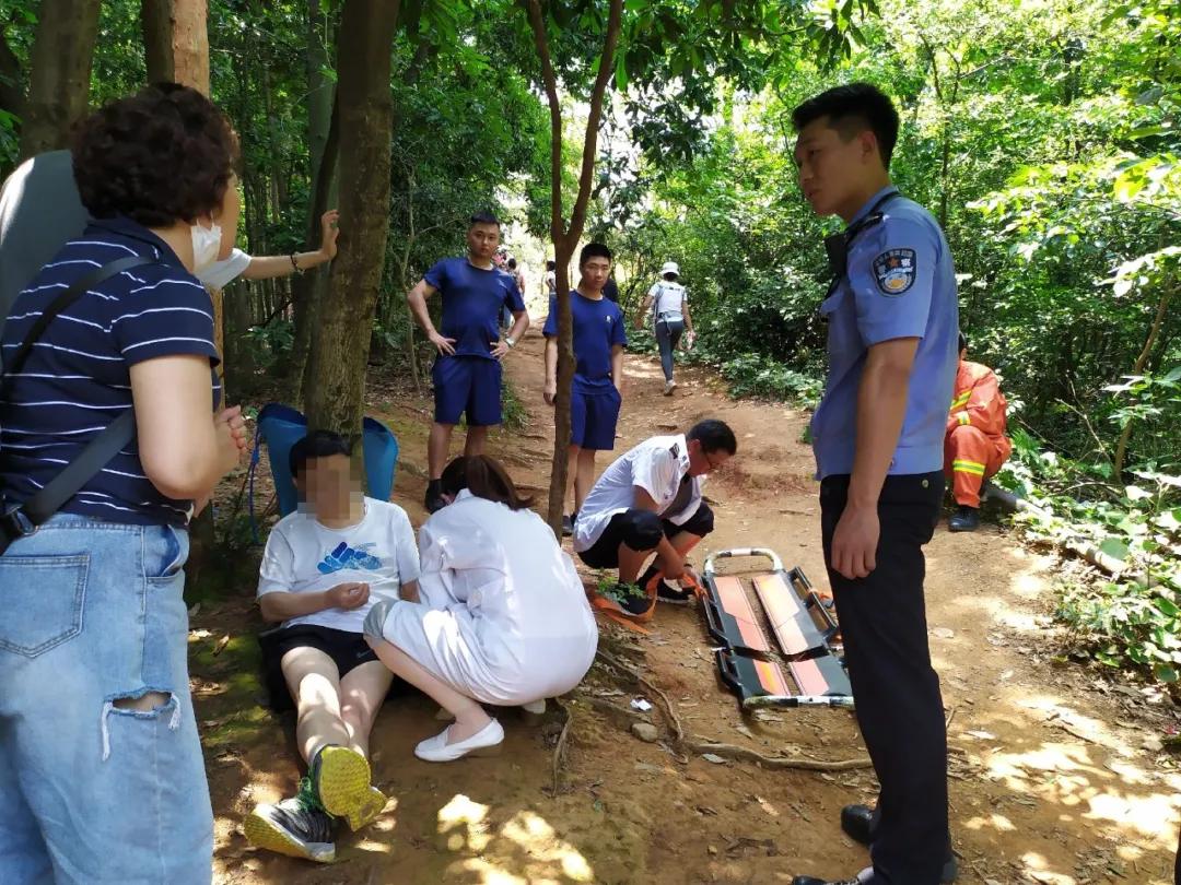 突发新闻：希思罗机场交通混乱，大火关闭了关键车站，乘客面临可怕的延误数小时