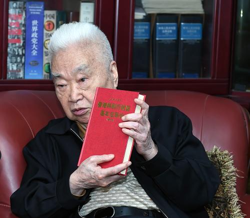 4名香港活动人士因北京实施的法律被监禁多年后获释