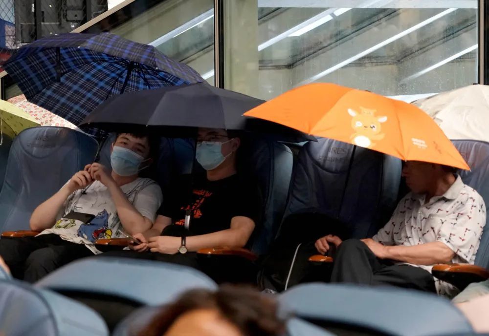 萨凡纳国际机场在受到炸弹威胁后疏散，乘客滞留